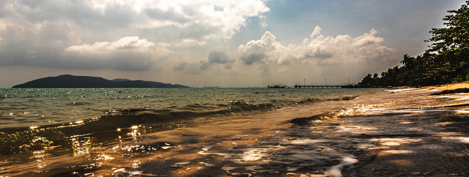 Waves on a sandy beach on Koh Samui